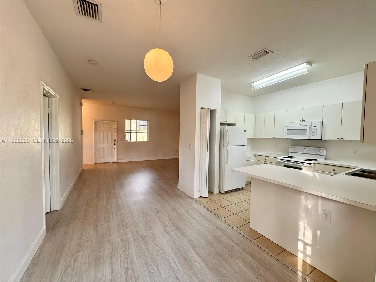 2590 Ne 3rd Dr 203, Homestead, Florida 33033, Homestead, Florida 33033, 2 Bedrooms Bedrooms, ,2 BathroomsBathrooms,Residential Lease,For Rent,2590 Ne 3rd Dr 203, Homestead, Florida 33033,A11906909