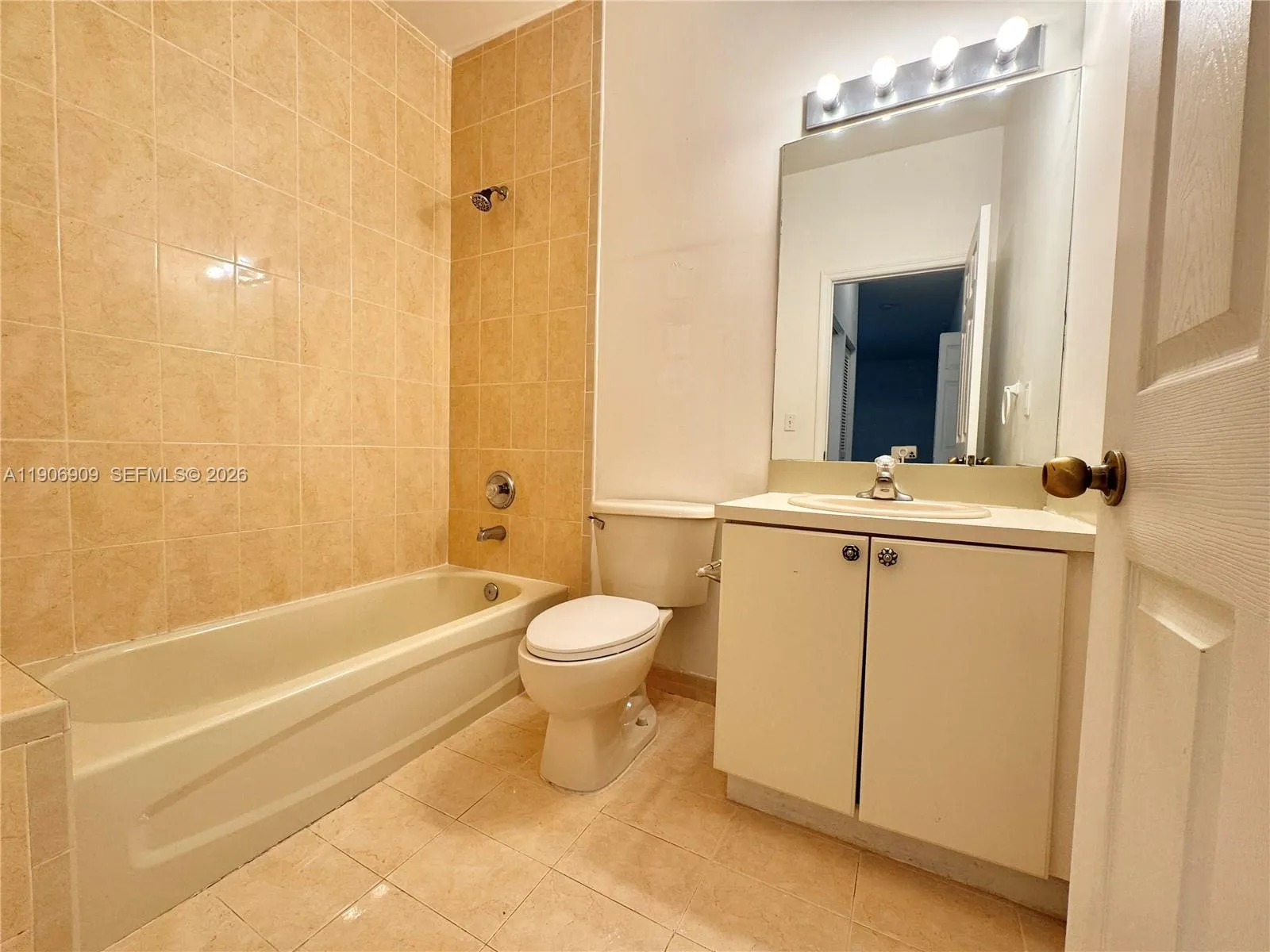 2590 Ne 3rd Dr 203, Homestead, Florida 33033, Homestead, Florida 33033, 2 Bedrooms Bedrooms, ,2 BathroomsBathrooms,Residential Lease,For Rent,2590 Ne 3rd Dr 203, Homestead, Florida 33033,A11906909