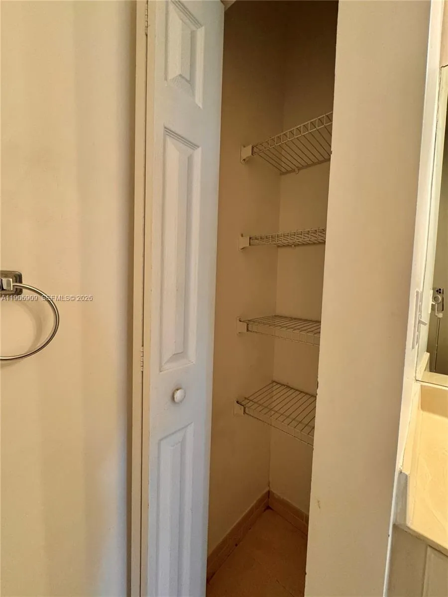 2590 Ne 3rd Dr 203, Homestead, Florida 33033, Homestead, Florida 33033, 2 Bedrooms Bedrooms, ,2 BathroomsBathrooms,Residential Lease,For Rent,2590 Ne 3rd Dr 203, Homestead, Florida 33033,A11906909