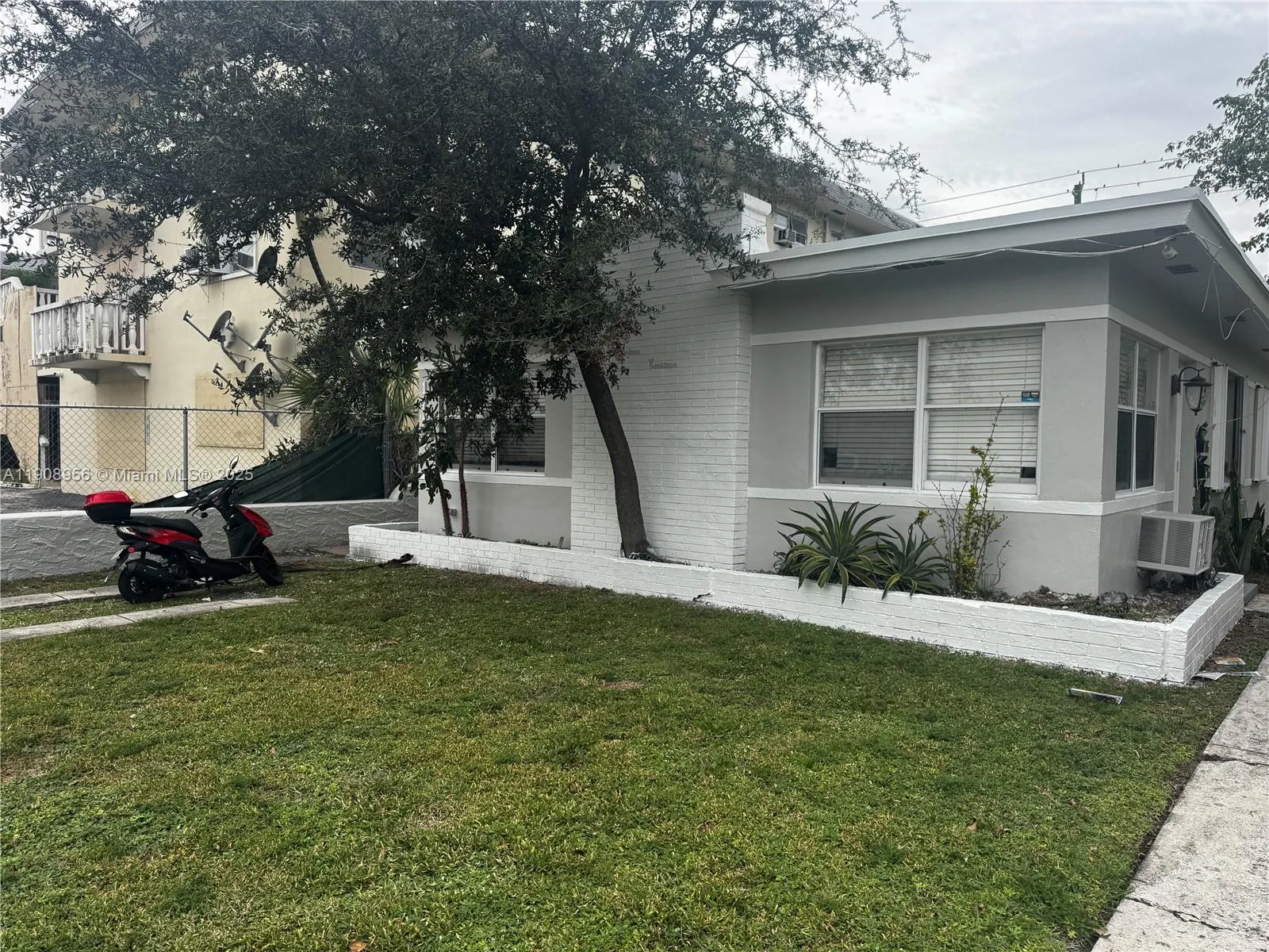 1719 Lincoln St 2 All Utilities Included, Hollywoo, Hollywood, Florida 33020, 1 Bedroom Bedrooms, ,1 BathroomBathrooms,Residential Lease,For Rent,1719 Lincoln St 2 All Utilities Included, Hollywoo,A11908956