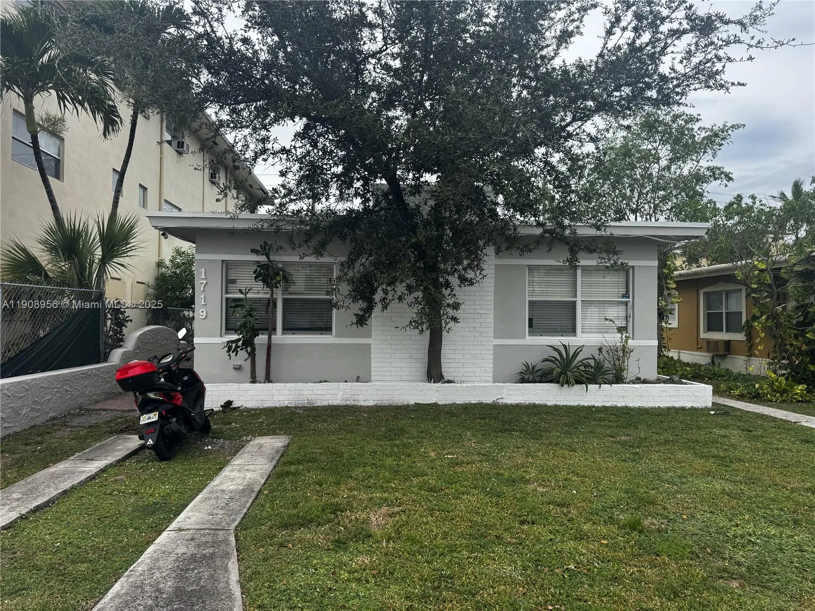1719 Lincoln St 2 All Utilities Included, Hollywoo, Hollywood, Florida 33020, 1 Bedroom Bedrooms, ,1 BathroomBathrooms,Residential Lease,For Rent,1719 Lincoln St 2 All Utilities Included, Hollywoo,A11908956