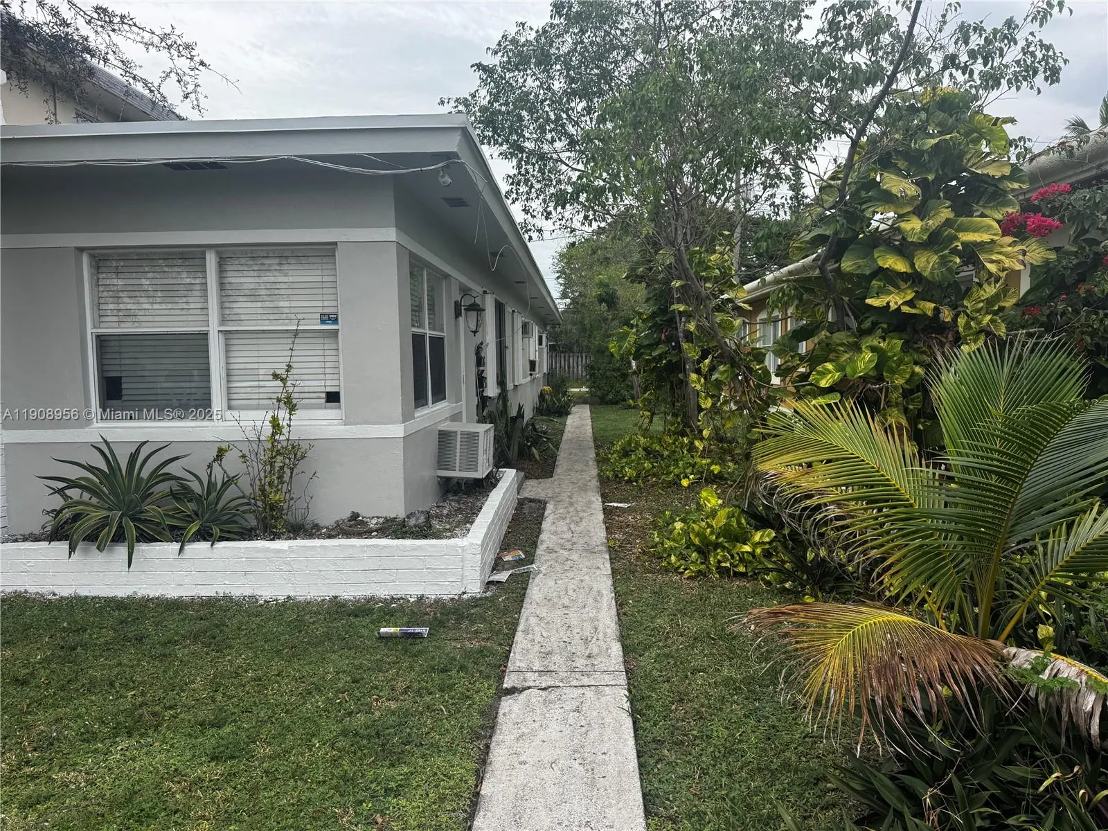 1719 Lincoln St 2 All Utilities Included, Hollywoo, Hollywood, Florida 33020, 1 Bedroom Bedrooms, ,1 BathroomBathrooms,Residential Lease,For Rent,1719 Lincoln St 2 All Utilities Included, Hollywoo,A11908956