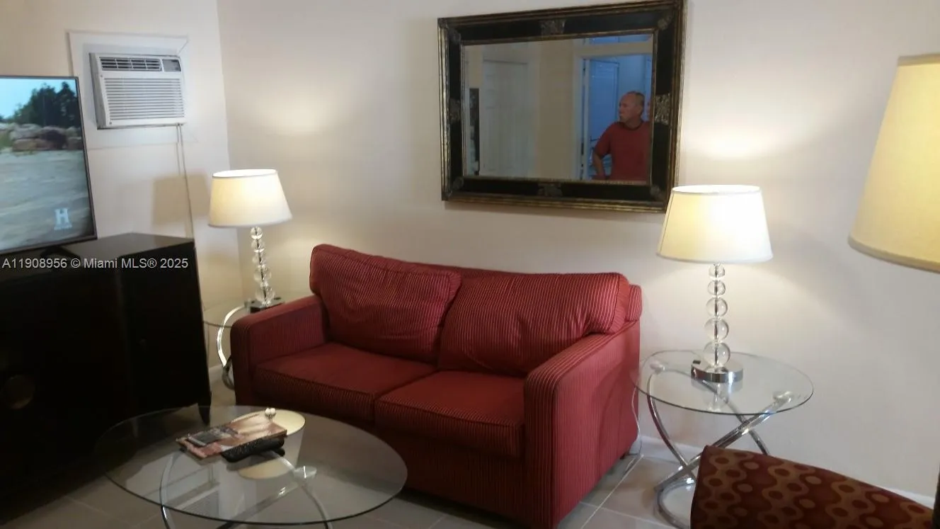 1719 Lincoln St 2 All Utilities Included, Hollywoo, Hollywood, Florida 33020, 1 Bedroom Bedrooms, ,1 BathroomBathrooms,Residential Lease,For Rent,1719 Lincoln St 2 All Utilities Included, Hollywoo,A11908956