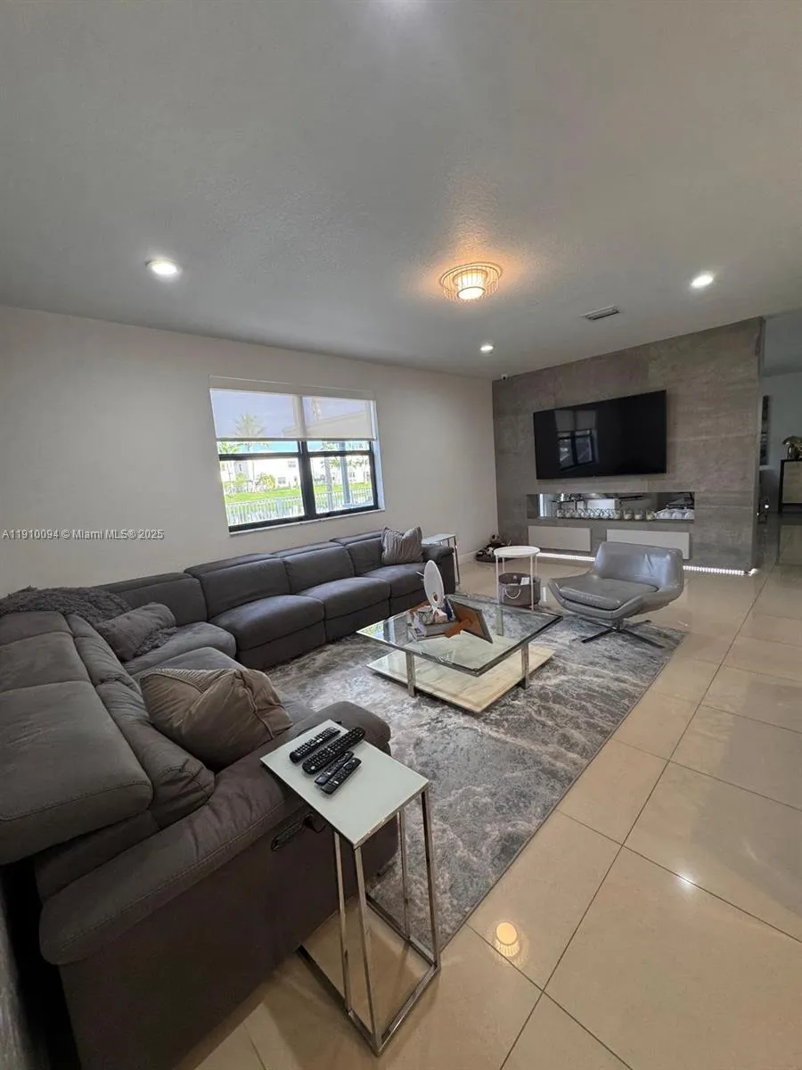 8850 Nw 98th Ct 8850, Doral, Florida 33178, Doral, Florida 33178, 5 Bedrooms Bedrooms, ,4 BathroomsBathrooms,Residential Lease,For Rent,8850 Nw 98th Ct 8850, Doral, Florida 33178,A11910094