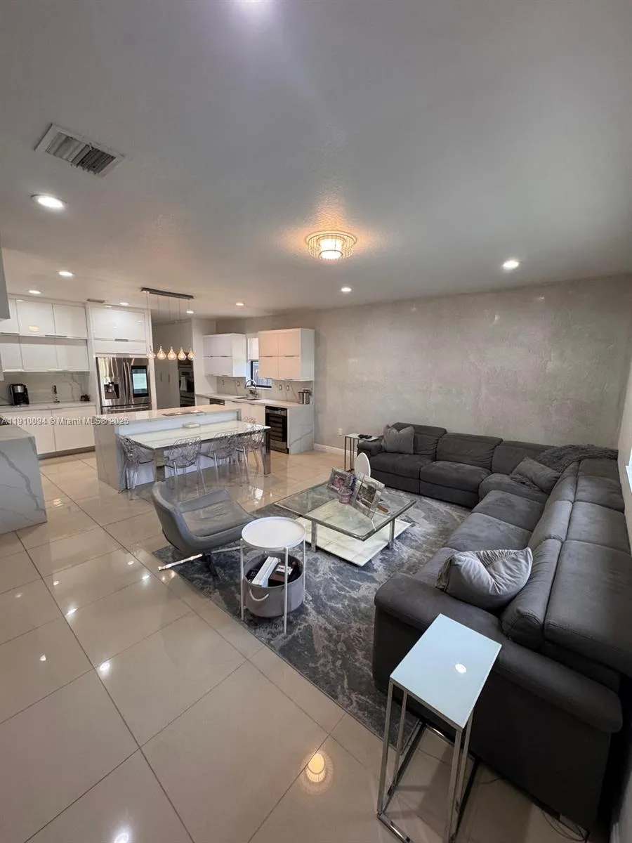 8850 Nw 98th Ct 8850, Doral, Florida 33178, Doral, Florida 33178, 5 Bedrooms Bedrooms, ,4 BathroomsBathrooms,Residential Lease,For Rent,8850 Nw 98th Ct 8850, Doral, Florida 33178,A11910094