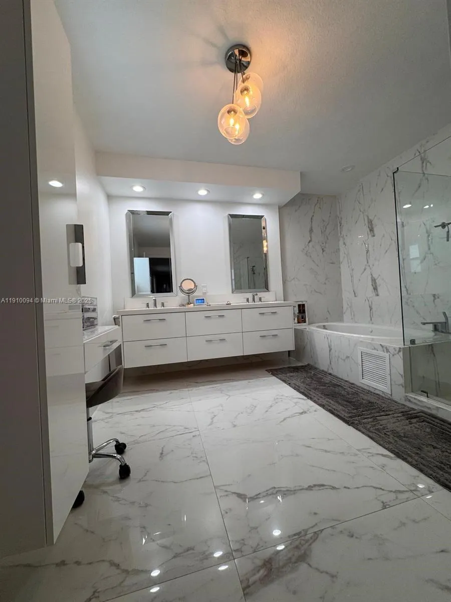 8850 Nw 98th Ct 8850, Doral, Florida 33178, Doral, Florida 33178, 5 Bedrooms Bedrooms, ,4 BathroomsBathrooms,Residential Lease,For Rent,8850 Nw 98th Ct 8850, Doral, Florida 33178,A11910094