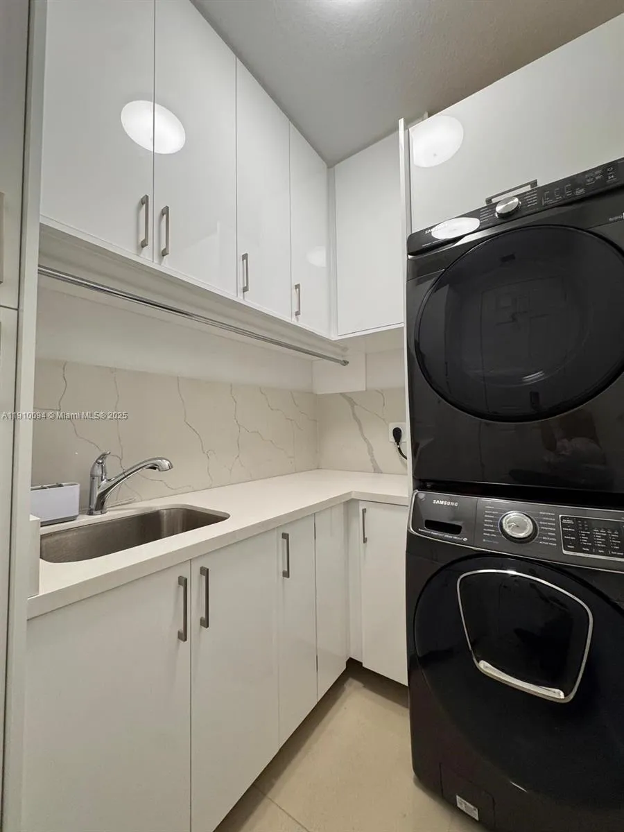 8850 Nw 98th Ct 8850, Doral, Florida 33178, Doral, Florida 33178, 5 Bedrooms Bedrooms, ,4 BathroomsBathrooms,Residential Lease,For Rent,8850 Nw 98th Ct 8850, Doral, Florida 33178,A11910094