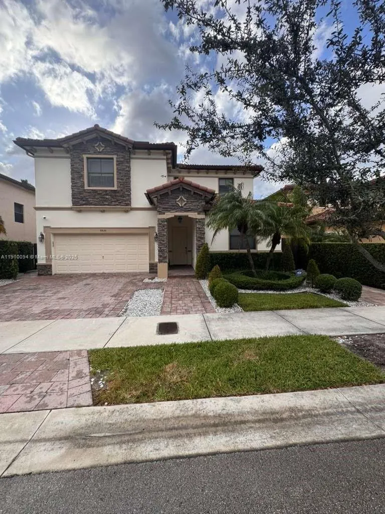 8850 Nw 98th Ct 8850, Doral, Florida 33178, Doral, Florida 33178, 5 Bedrooms Bedrooms, ,4 BathroomsBathrooms,Residential Lease,For Rent,8850 Nw 98th Ct 8850, Doral, Florida 33178,A11910094