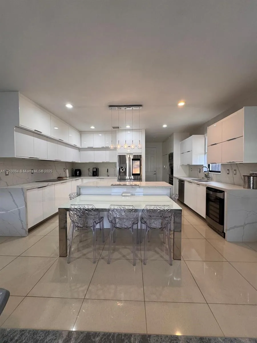 8850 Nw 98th Ct 8850, Doral, Florida 33178, Doral, Florida 33178, 5 Bedrooms Bedrooms, ,4 BathroomsBathrooms,Residential Lease,For Rent,8850 Nw 98th Ct 8850, Doral, Florida 33178,A11910094