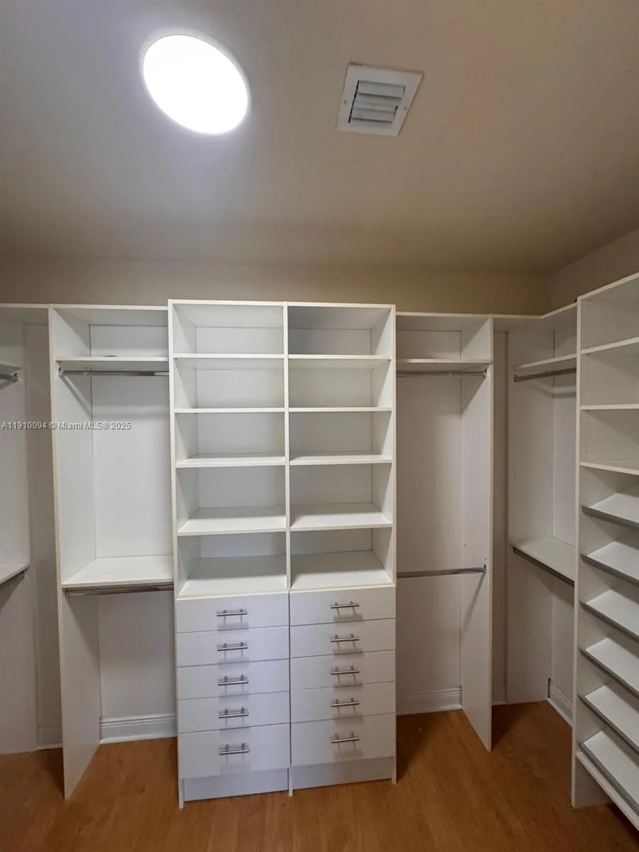 8850 Nw 98th Ct 8850, Doral, Florida 33178, Doral, Florida 33178, 5 Bedrooms Bedrooms, ,4 BathroomsBathrooms,Residential Lease,For Rent,8850 Nw 98th Ct 8850, Doral, Florida 33178,A11910094