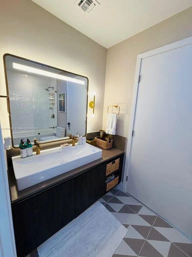 159 Ne 6th St Ph5014, Miami, Florida 33132, Miami, Florida 33132, 1 Bedroom Bedrooms, ,1 BathroomBathrooms,Residential Lease,For Rent,159 Ne 6th St Ph5014, Miami, Florida 33132,A11903780