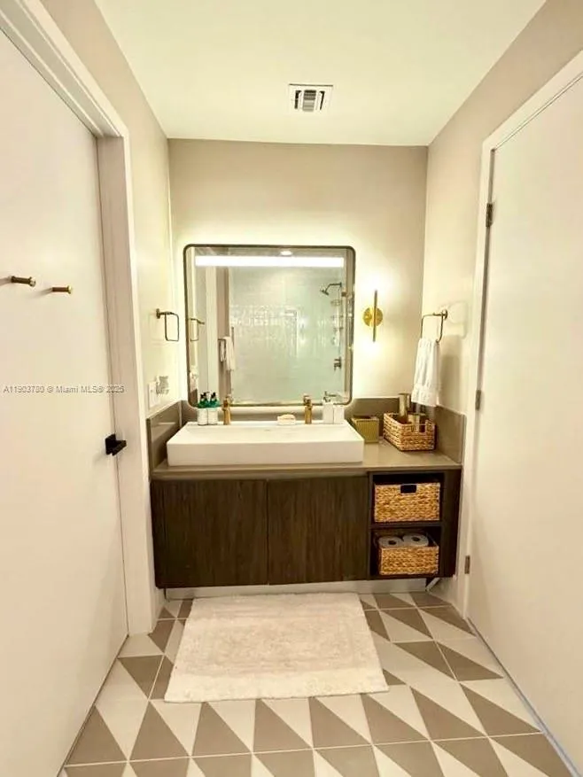 159 Ne 6th St Ph5014, Miami, Florida 33132, Miami, Florida 33132, 1 Bedroom Bedrooms, ,1 BathroomBathrooms,Residential Lease,For Rent,159 Ne 6th St Ph5014, Miami, Florida 33132,A11903780