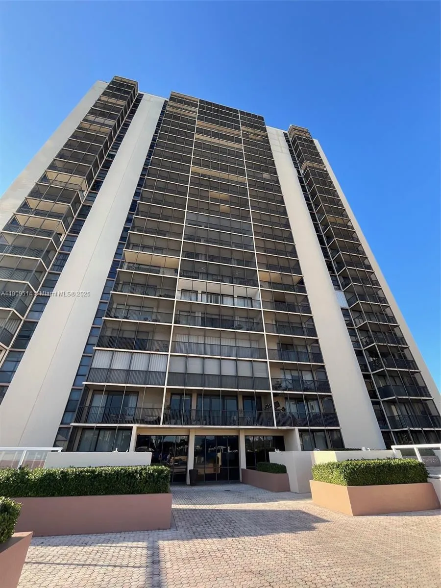 20301 W Country Club Dr 625, Aventura, Florida 331, Aventura, Florida 33180, 1 Bedroom Bedrooms, ,1 BathroomBathrooms,Residential,For Sale,20301 W Country Club Dr 625, Aventura, Florida 331,A11909514