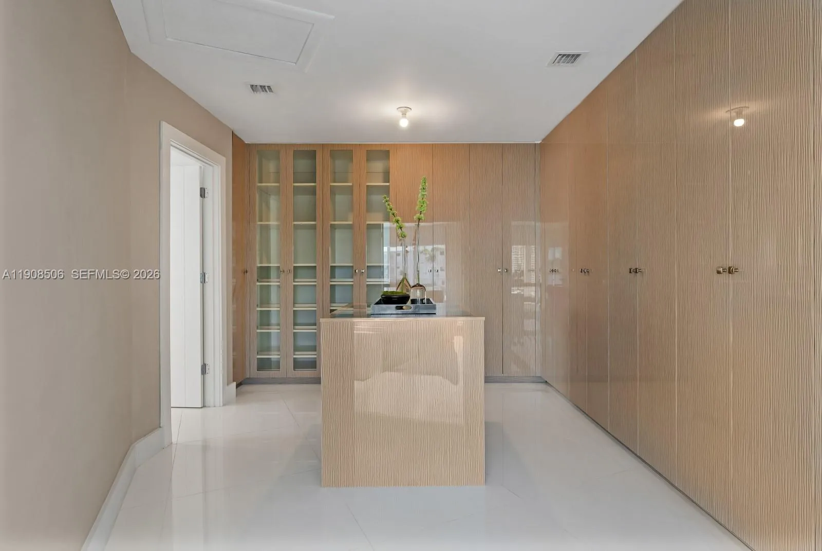 1040 S Shore Dr, Miami Beach, Florida 33141, Miami Beach, Florida 33141, 5 Bedrooms Bedrooms, ,5 BathroomsBathrooms,Residential,For Sale,1040 S Shore Dr, Miami Beach, Florida 33141,A11908506