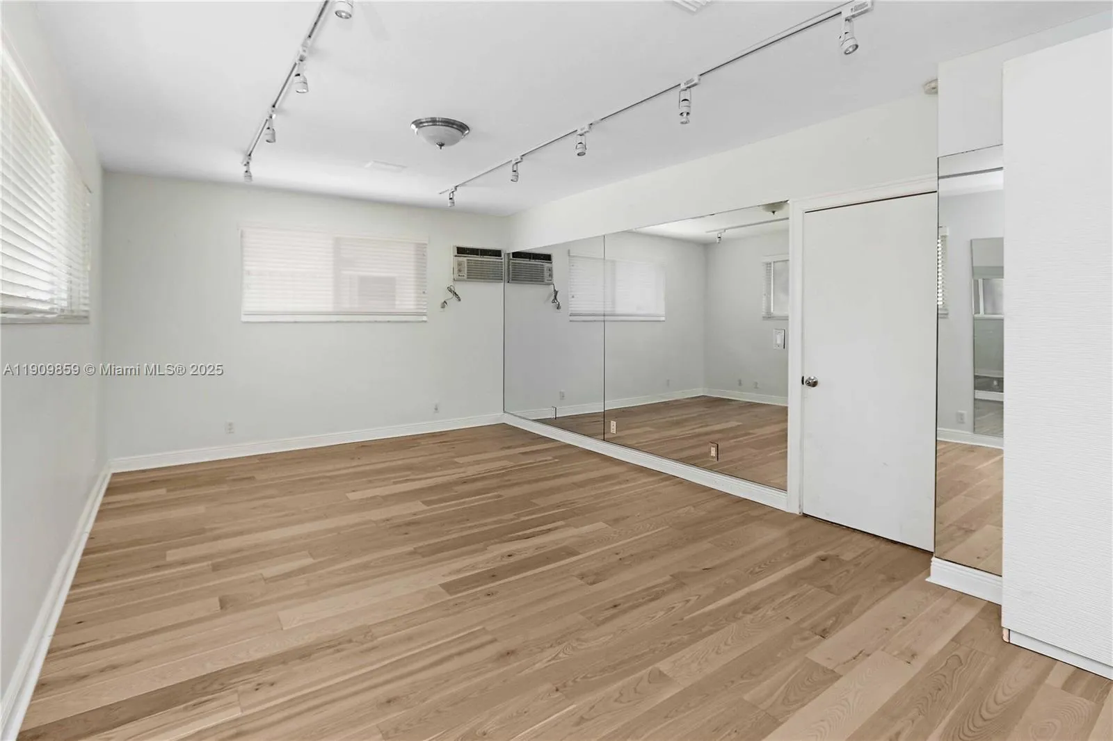 1108 Washington St, Hollywood, Florida 33019, Hollywood, Florida 33019, 5 Bedrooms Bedrooms, ,2 BathroomsBathrooms,Residential,For Sale,1108 Washington St, Hollywood, Florida 33019,A11909859