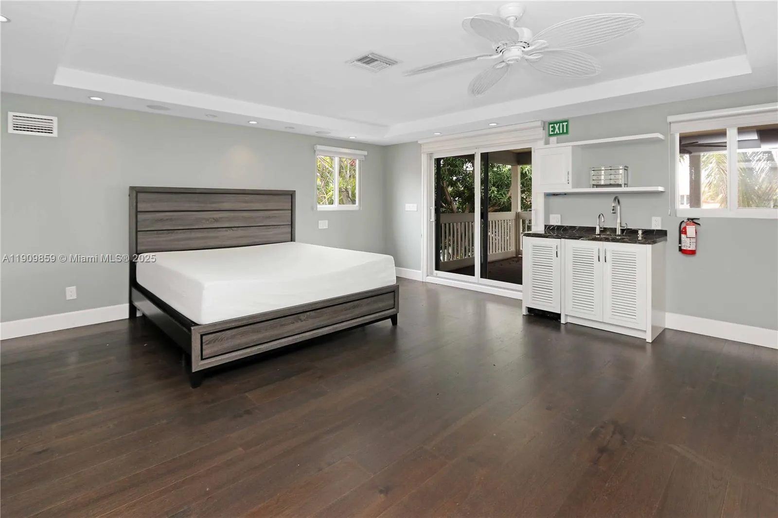 1108 Washington St, Hollywood, Florida 33019, Hollywood, Florida 33019, 5 Bedrooms Bedrooms, ,2 BathroomsBathrooms,Residential,For Sale,1108 Washington St, Hollywood, Florida 33019,A11909859