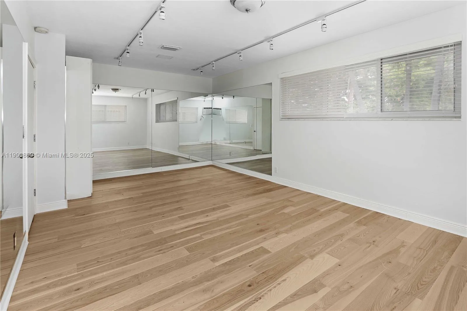 1108 Washington St, Hollywood, Florida 33019, Hollywood, Florida 33019, 5 Bedrooms Bedrooms, ,2 BathroomsBathrooms,Residential,For Sale,1108 Washington St, Hollywood, Florida 33019,A11909859