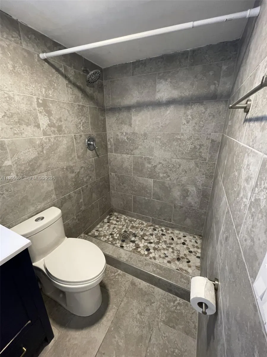 2nd Bathroom (Remodeled)