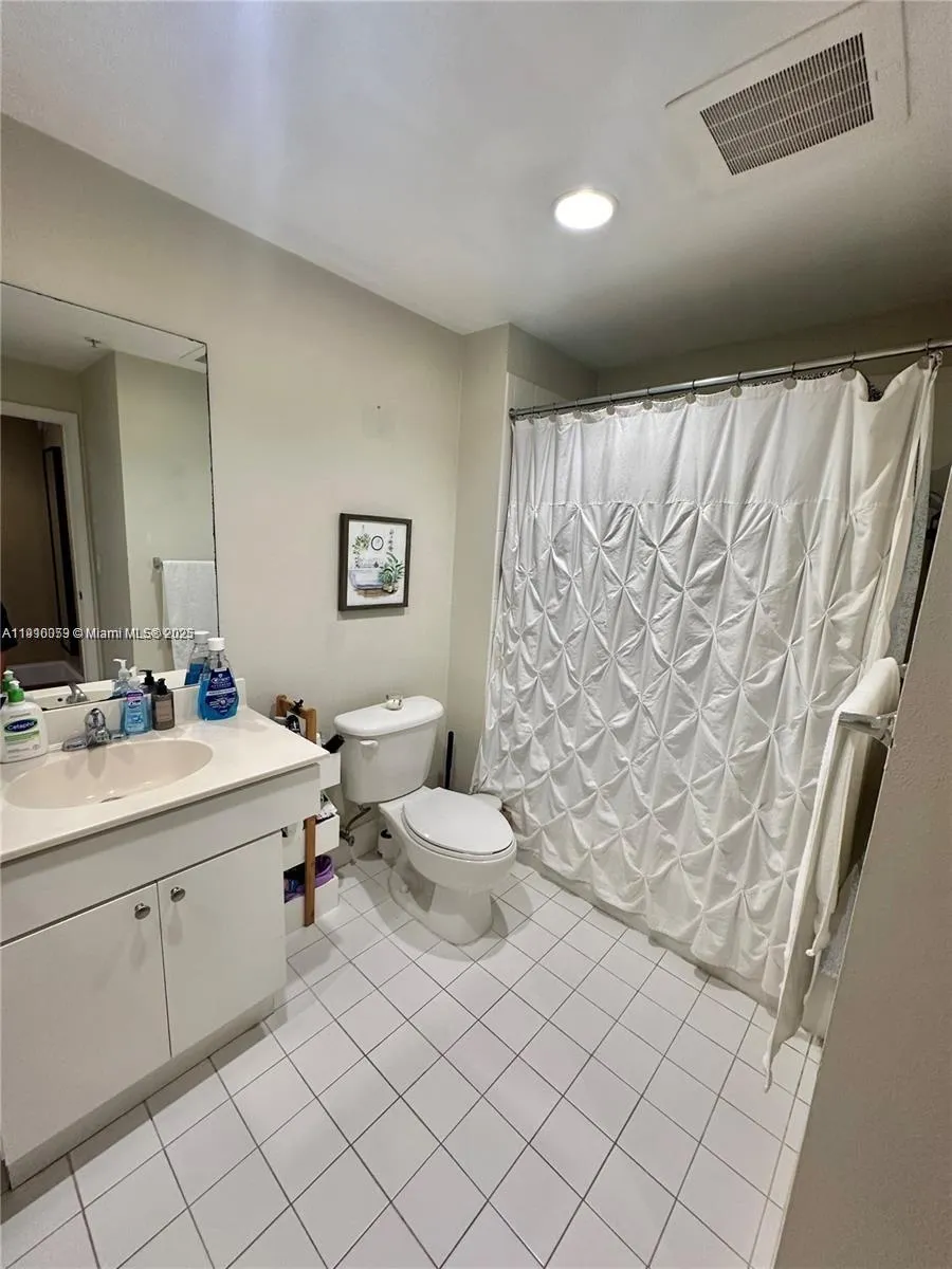10 Aragon Ave 818, Coral Gables, Florida 33134, Coral Gables, Florida 33134, 1 Bedroom Bedrooms, ,1 BathroomBathrooms,Residential,For Sale,10 Aragon Ave 818, Coral Gables, Florida 33134,A11910053