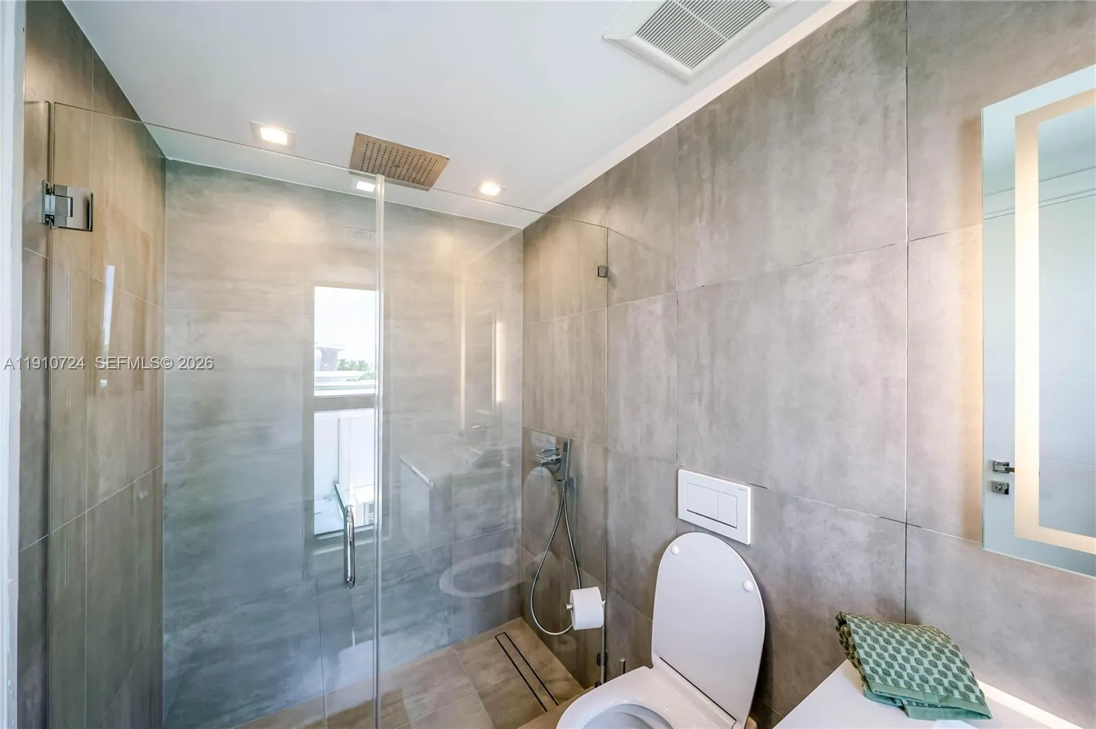 1930 Bay Dr 1, Miami Beach, Florida 33141, Miami Beach, Florida 33141, 3 Bedrooms Bedrooms, 4 Rooms Rooms,3 BathroomsBathrooms,Residential,For Sale,1930 Bay Dr 1, Miami Beach, Florida 33141,A11910724