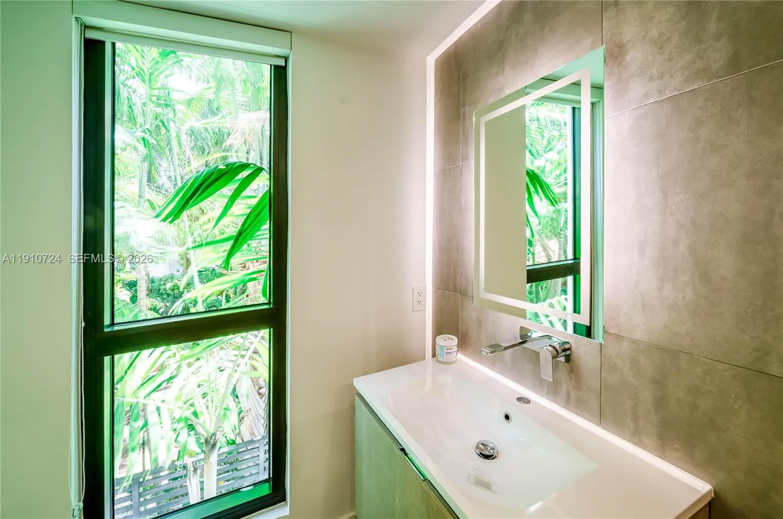 1930 Bay Dr 1, Miami Beach, Florida 33141, Miami Beach, Florida 33141, 3 Bedrooms Bedrooms, 4 Rooms Rooms,3 BathroomsBathrooms,Residential,For Sale,1930 Bay Dr 1, Miami Beach, Florida 33141,A11910724