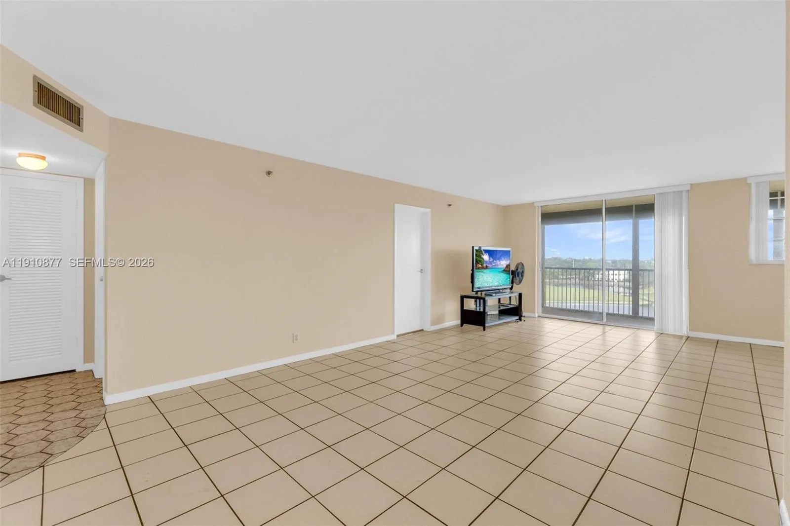 3100 W Rolling Hills Cir 707, Davie, Florida 33328, Davie, Florida 33328, 2 Bedrooms Bedrooms, ,2 BathroomsBathrooms,Residential,For Sale,3100 W Rolling Hills Cir 707, Davie, Florida 33328,A11910877