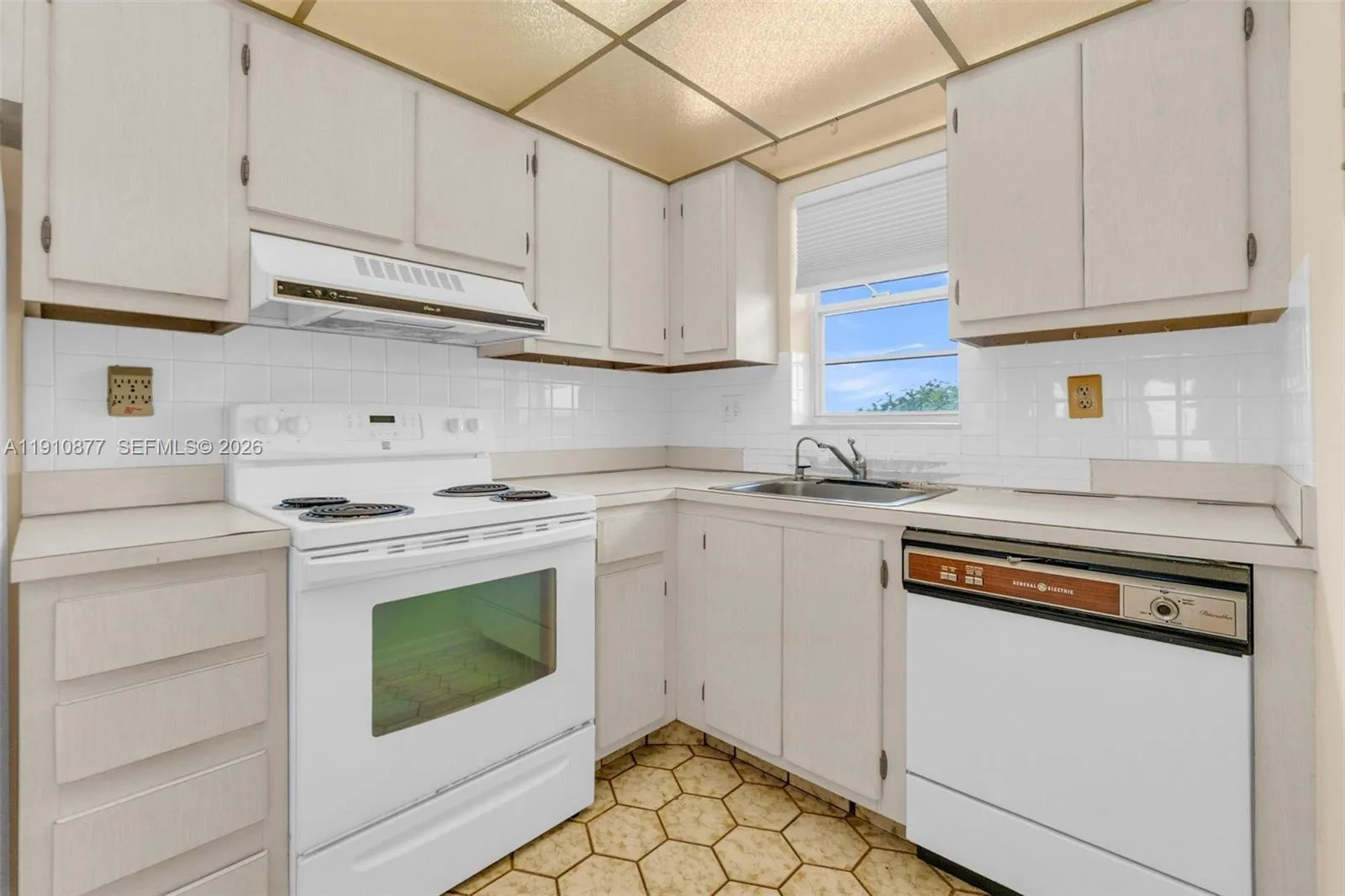 3100 W Rolling Hills Cir 707, Davie, Florida 33328, Davie, Florida 33328, 2 Bedrooms Bedrooms, ,2 BathroomsBathrooms,Residential,For Sale,3100 W Rolling Hills Cir 707, Davie, Florida 33328,A11910877