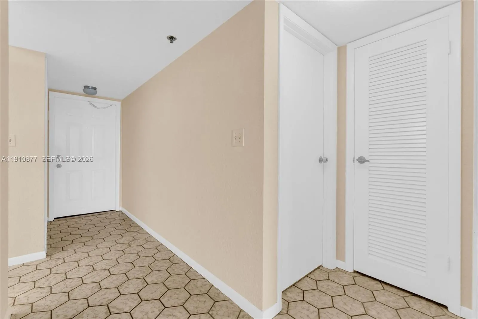 3100 W Rolling Hills Cir 707, Davie, Florida 33328, Davie, Florida 33328, 2 Bedrooms Bedrooms, ,2 BathroomsBathrooms,Residential,For Sale,3100 W Rolling Hills Cir 707, Davie, Florida 33328,A11910877