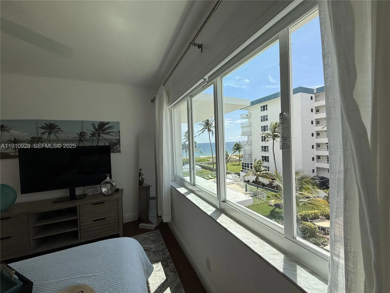 1750 S Ocean Blvd 404e, Lauderdale By The Sea, Flo, Lauderdale By The Sea, Florida 33062, 2 Bedrooms Bedrooms, ,2 BathroomsBathrooms,Residential Lease,For Rent,1750 S Ocean Blvd 404e, Lauderdale By The Sea, Flo,A11910928