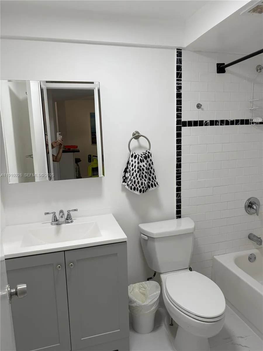 1750 S Ocean Blvd 404e, Lauderdale By The Sea, Flo, Lauderdale By The Sea, Florida 33062, 2 Bedrooms Bedrooms, ,2 BathroomsBathrooms,Residential Lease,For Rent,1750 S Ocean Blvd 404e, Lauderdale By The Sea, Flo,A11910928
