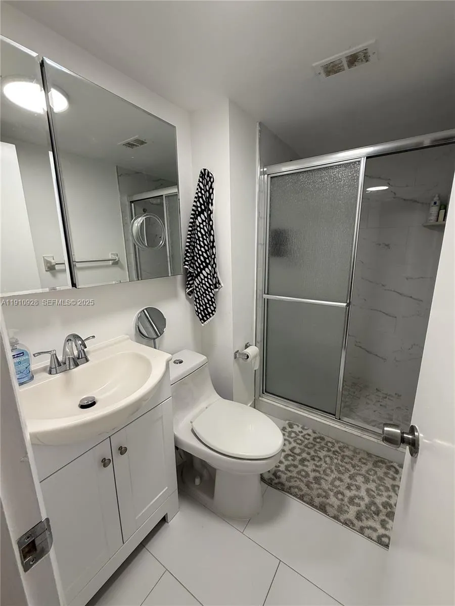 1750 S Ocean Blvd 404e, Lauderdale By The Sea, Flo, Lauderdale By The Sea, Florida 33062, 2 Bedrooms Bedrooms, ,2 BathroomsBathrooms,Residential Lease,For Rent,1750 S Ocean Blvd 404e, Lauderdale By The Sea, Flo,A11910928