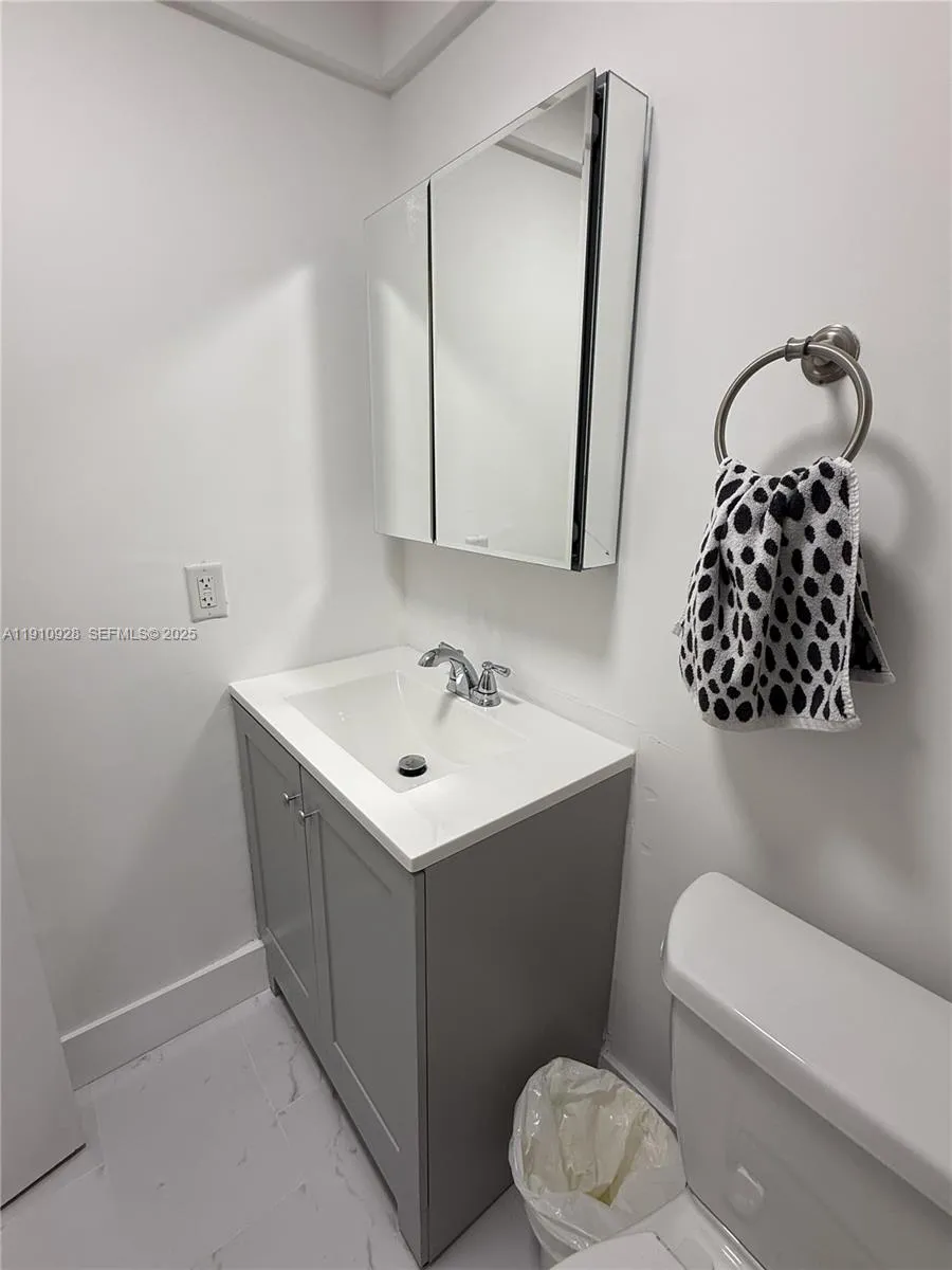 1750 S Ocean Blvd 404e, Lauderdale By The Sea, Flo, Lauderdale By The Sea, Florida 33062, 2 Bedrooms Bedrooms, ,2 BathroomsBathrooms,Residential Lease,For Rent,1750 S Ocean Blvd 404e, Lauderdale By The Sea, Flo,A11910928