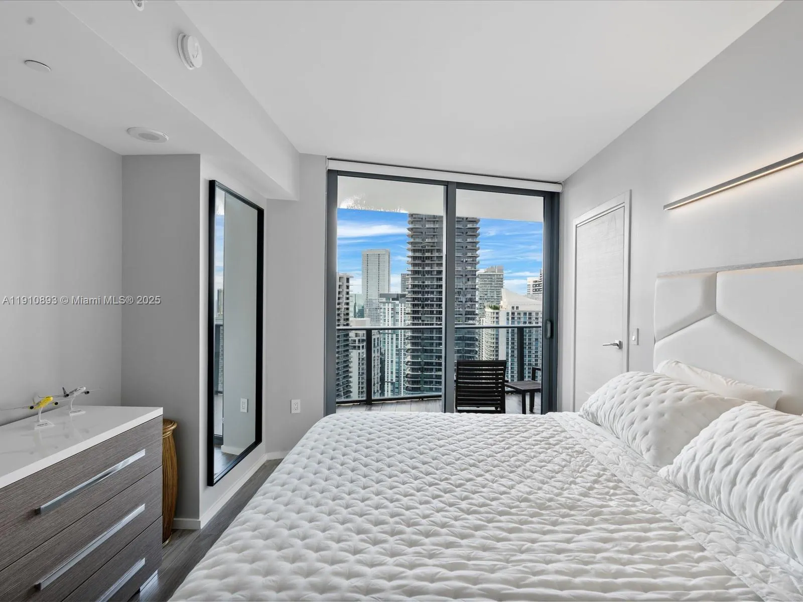 801 S Miami Ave 4402, Miami, Florida 33130, Miami, Florida 33130, 2 Bedrooms Bedrooms, ,2 BathroomsBathrooms,Residential Lease,For Rent,801 S Miami Ave 4402, Miami, Florida 33130,A11910893
