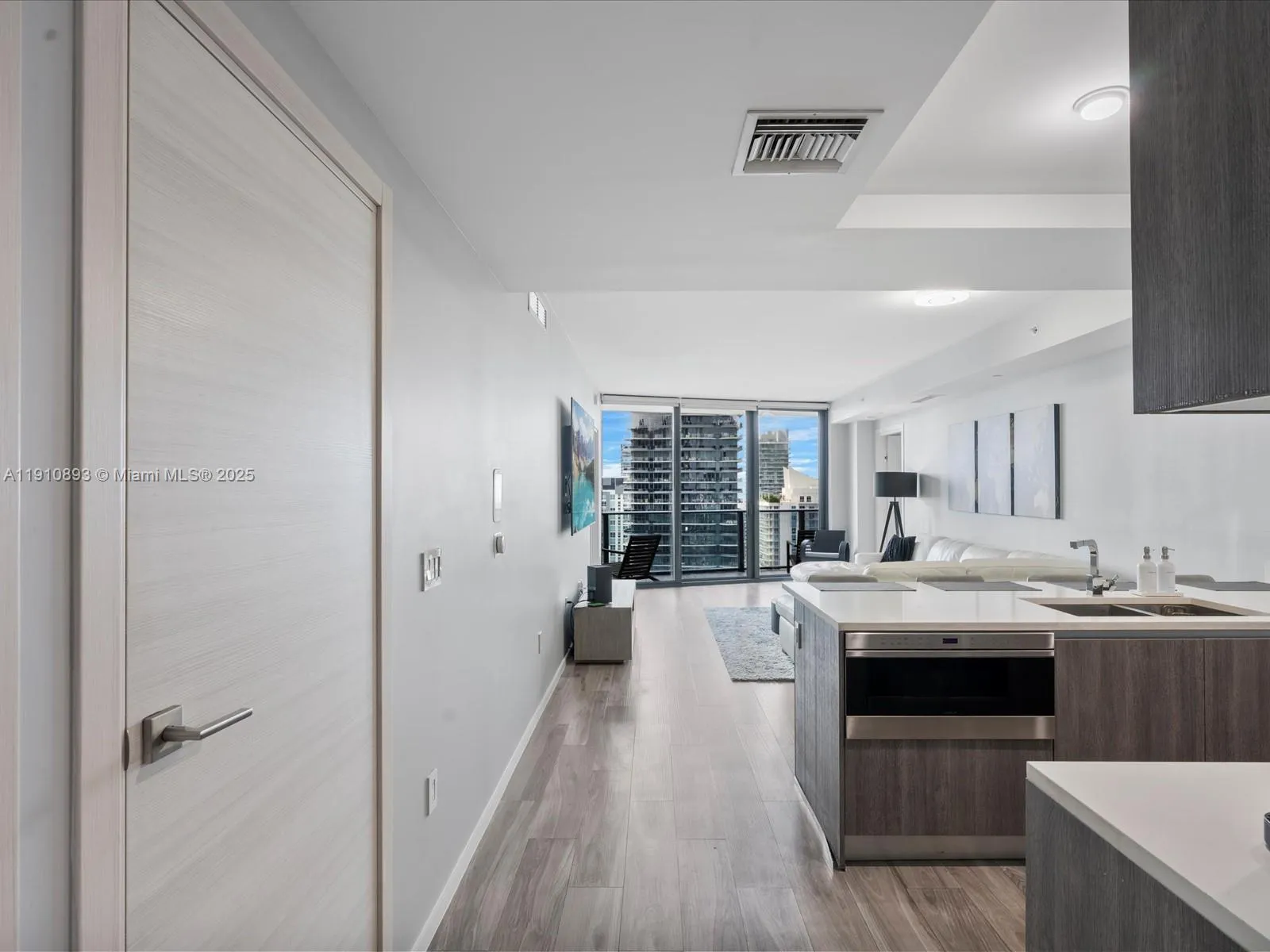 801 S Miami Ave 4402, Miami, Florida 33130, Miami, Florida 33130, 2 Bedrooms Bedrooms, ,2 BathroomsBathrooms,Residential Lease,For Rent,801 S Miami Ave 4402, Miami, Florida 33130,A11910893