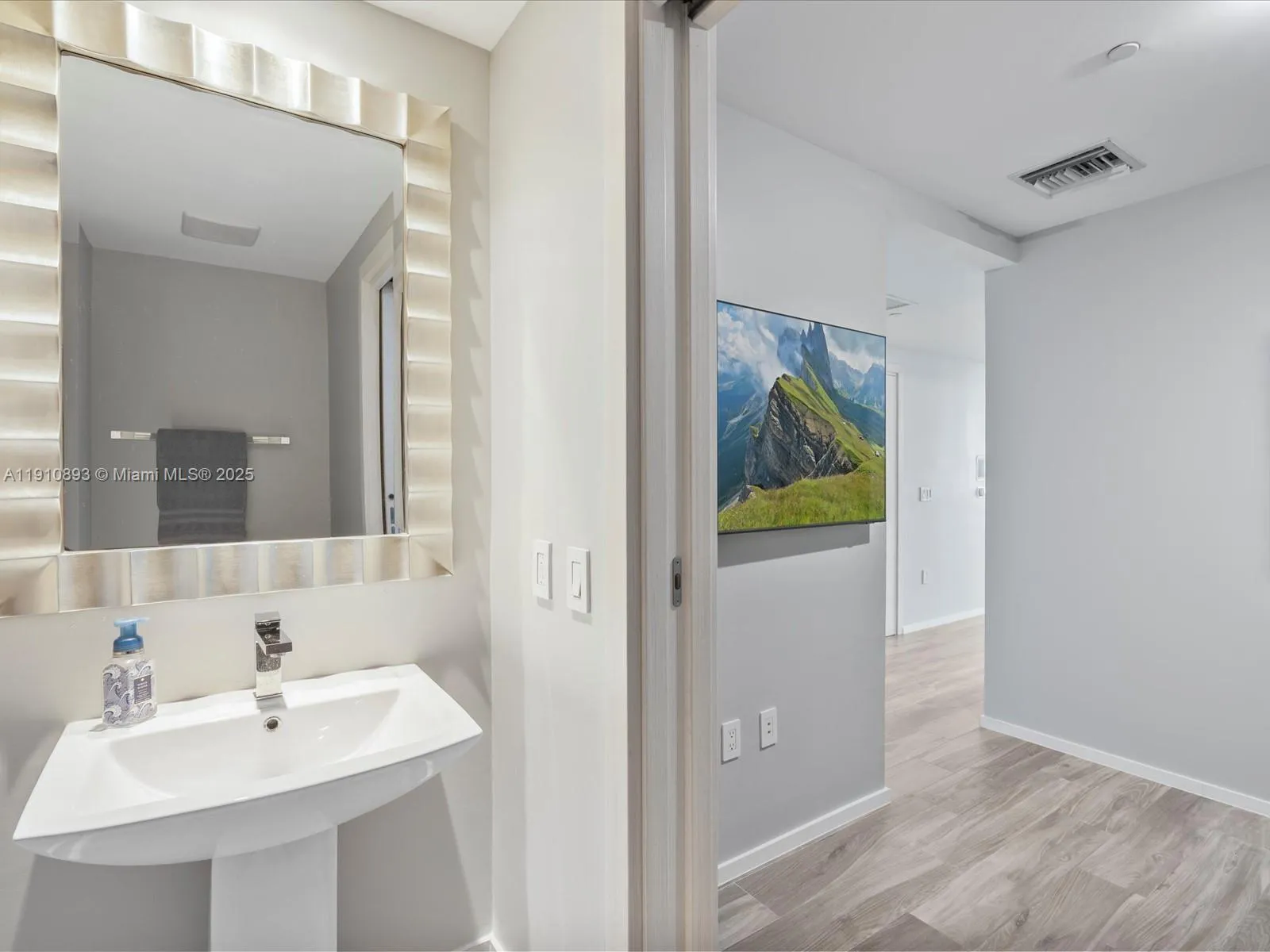 801 S Miami Ave 4402, Miami, Florida 33130, Miami, Florida 33130, 2 Bedrooms Bedrooms, ,2 BathroomsBathrooms,Residential Lease,For Rent,801 S Miami Ave 4402, Miami, Florida 33130,A11910893