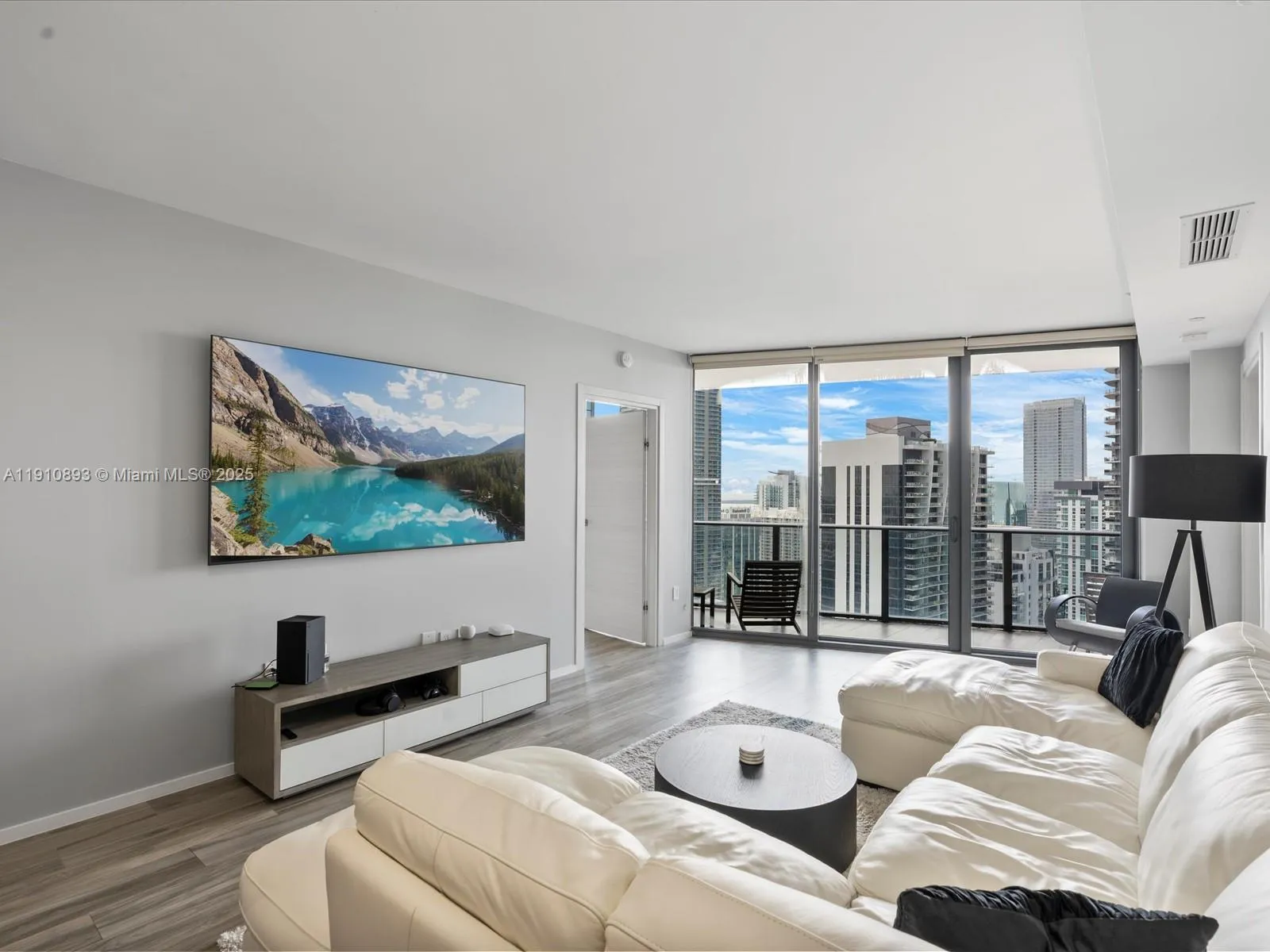 801 S Miami Ave 4402, Miami, Florida 33130, Miami, Florida 33130, 2 Bedrooms Bedrooms, ,2 BathroomsBathrooms,Residential Lease,For Rent,801 S Miami Ave 4402, Miami, Florida 33130,A11910893