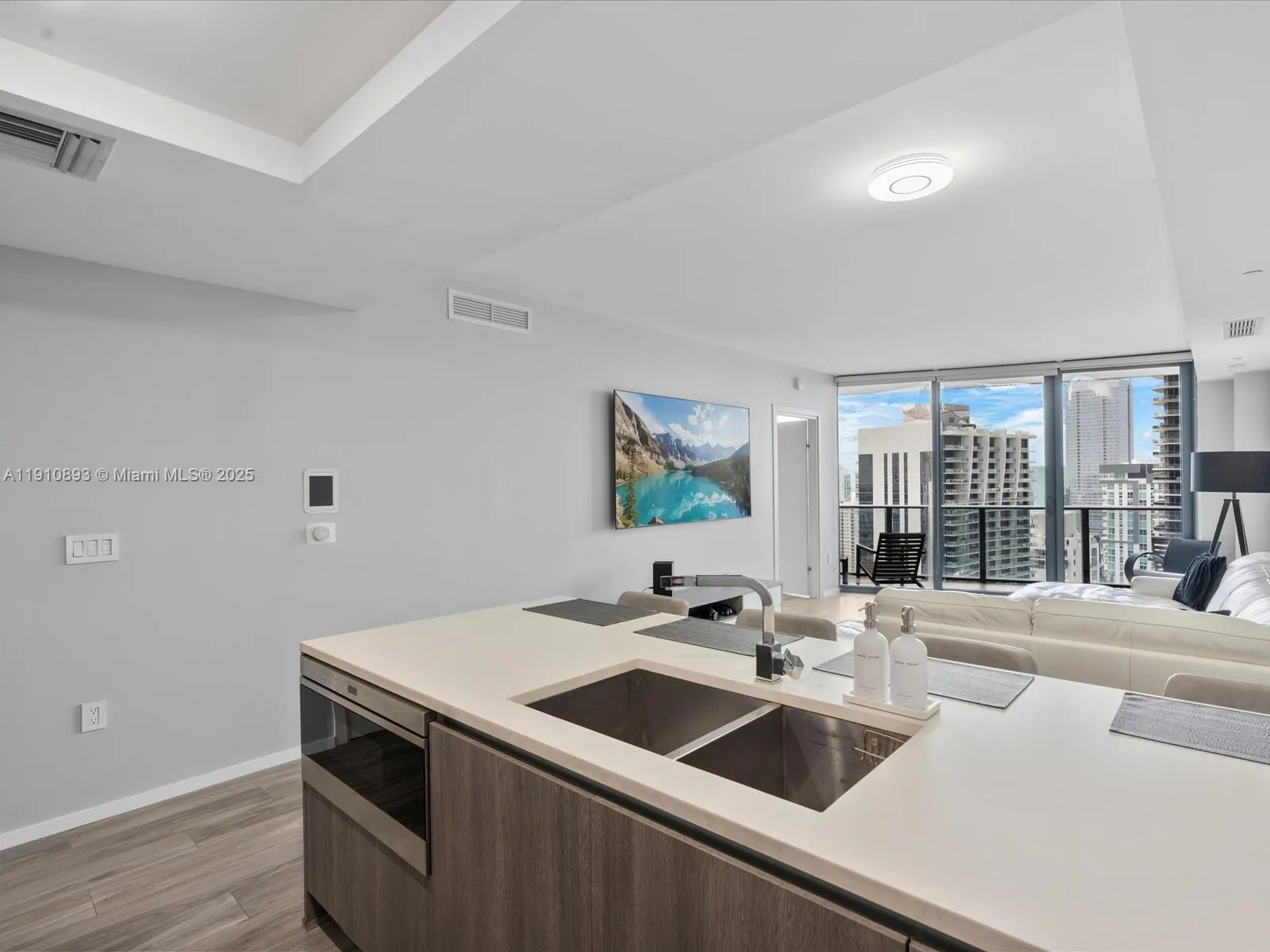 801 S Miami Ave 4402, Miami, Florida 33130, Miami, Florida 33130, 2 Bedrooms Bedrooms, ,2 BathroomsBathrooms,Residential Lease,For Rent,801 S Miami Ave 4402, Miami, Florida 33130,A11910893