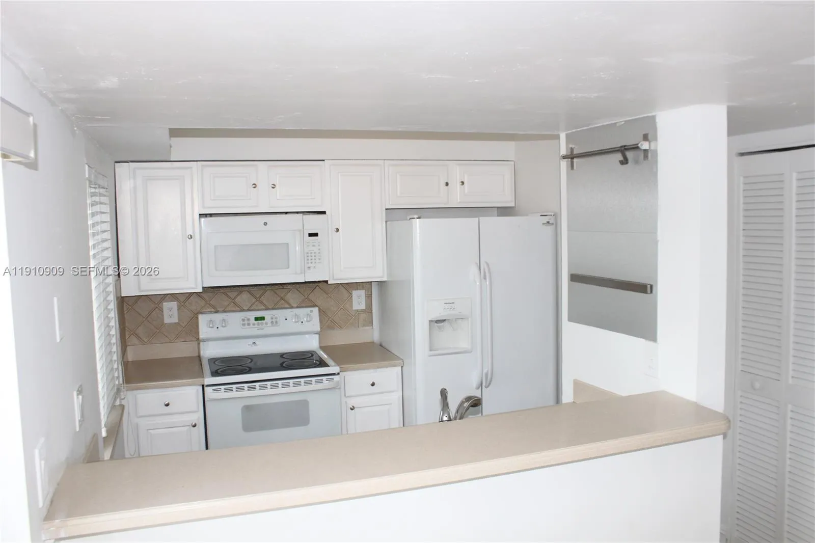 180 Riviera Cir 30-5, Weston, Florida 33326, Weston, Florida 33326, 3 Bedrooms Bedrooms, ,2 BathroomsBathrooms,Residential,For Sale,180 Riviera Cir 30-5, Weston, Florida 33326,A11910909