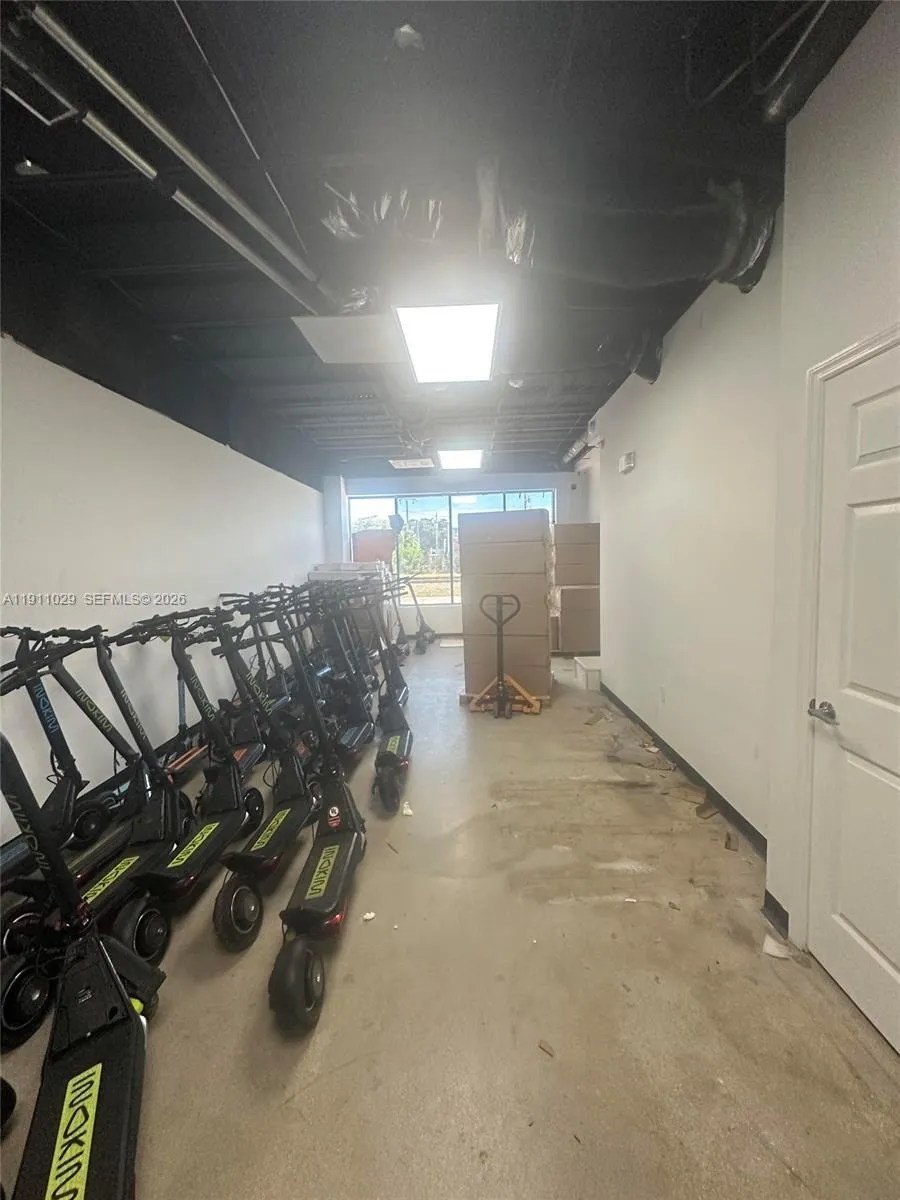 9 N Dixie Hwy, Hallandale Beach, Florida 33009, Hallandale Beach, Florida 33009, ,Commercial Lease,For Rent,9 N Dixie Hwy, Hallandale Beach, Florida 33009,A11911029