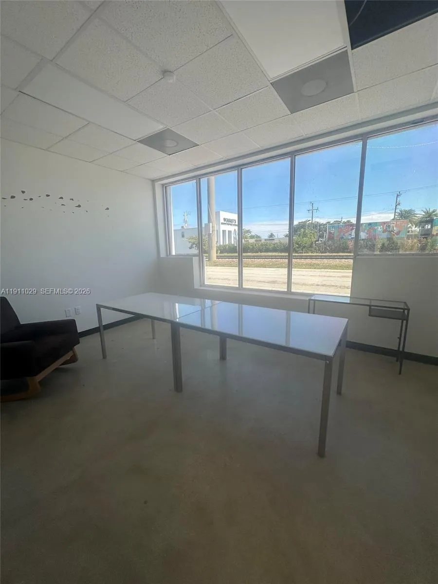 9 N Dixie Hwy, Hallandale Beach, Florida 33009, Hallandale Beach, Florida 33009, ,Commercial Lease,For Rent,9 N Dixie Hwy, Hallandale Beach, Florida 33009,A11911029