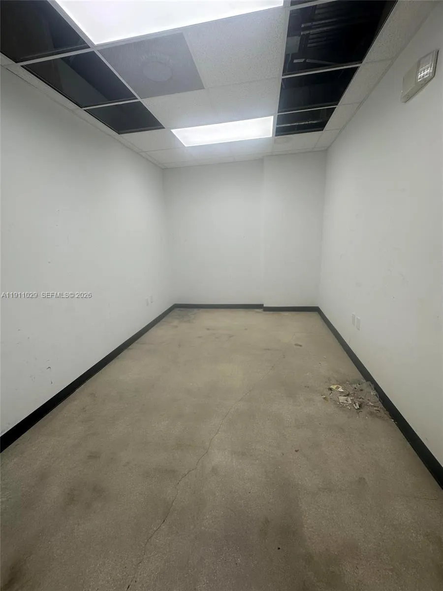 9 N Dixie Hwy, Hallandale Beach, Florida 33009, Hallandale Beach, Florida 33009, ,Commercial Lease,For Rent,9 N Dixie Hwy, Hallandale Beach, Florida 33009,A11911029