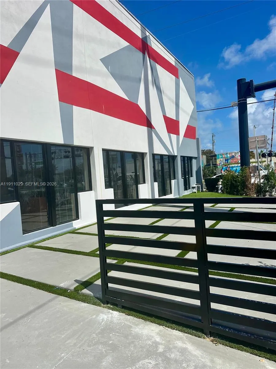 9 N Dixie Hwy, Hallandale Beach, Florida 33009, Hallandale Beach, Florida 33009, ,Commercial Lease,For Rent,9 N Dixie Hwy, Hallandale Beach, Florida 33009,A11911029