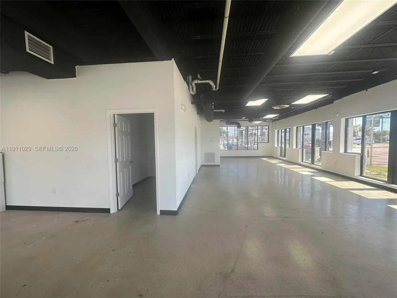 9 N Dixie Hwy, Hallandale Beach, Florida 33009, Hallandale Beach, Florida 33009, ,Commercial Lease,For Rent,9 N Dixie Hwy, Hallandale Beach, Florida 33009,A11911029
