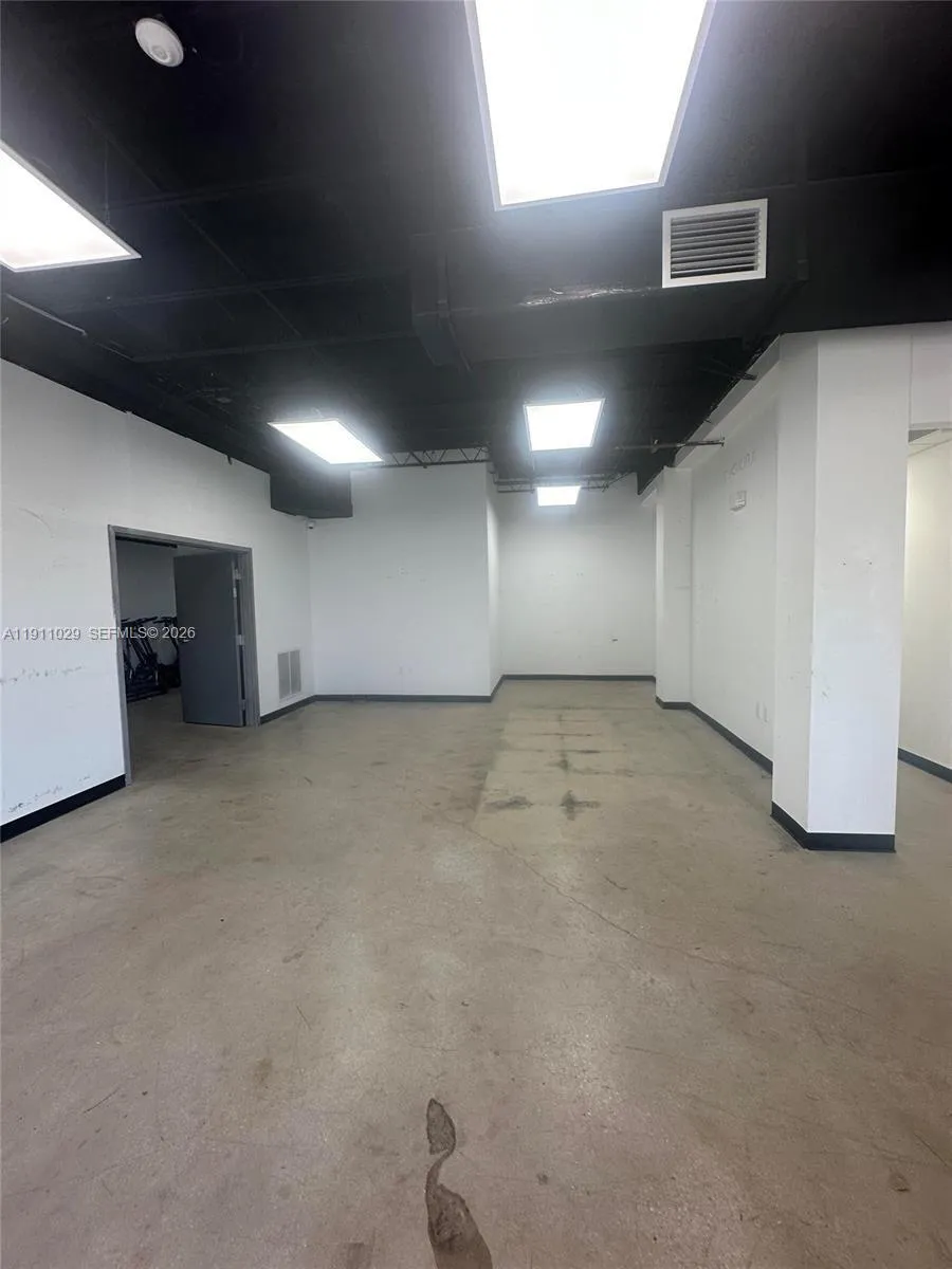 9 N Dixie Hwy, Hallandale Beach, Florida 33009, Hallandale Beach, Florida 33009, ,Commercial Lease,For Rent,9 N Dixie Hwy, Hallandale Beach, Florida 33009,A11911029