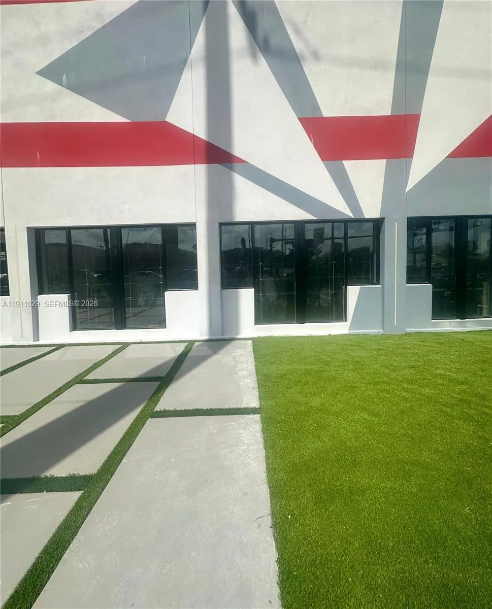 9 N Dixie Hwy, Hallandale Beach, Florida 33009, Hallandale Beach, Florida 33009, ,Commercial Lease,For Rent,9 N Dixie Hwy, Hallandale Beach, Florida 33009,A11911029