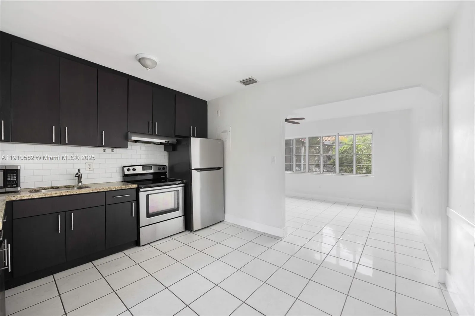 282 Nw 41st Ave, Miami, Florida 33126, Miami, Florida 33126, ,Residential Income,For Sale,282 Nw 41st Ave, Miami, Florida 33126,A11910562