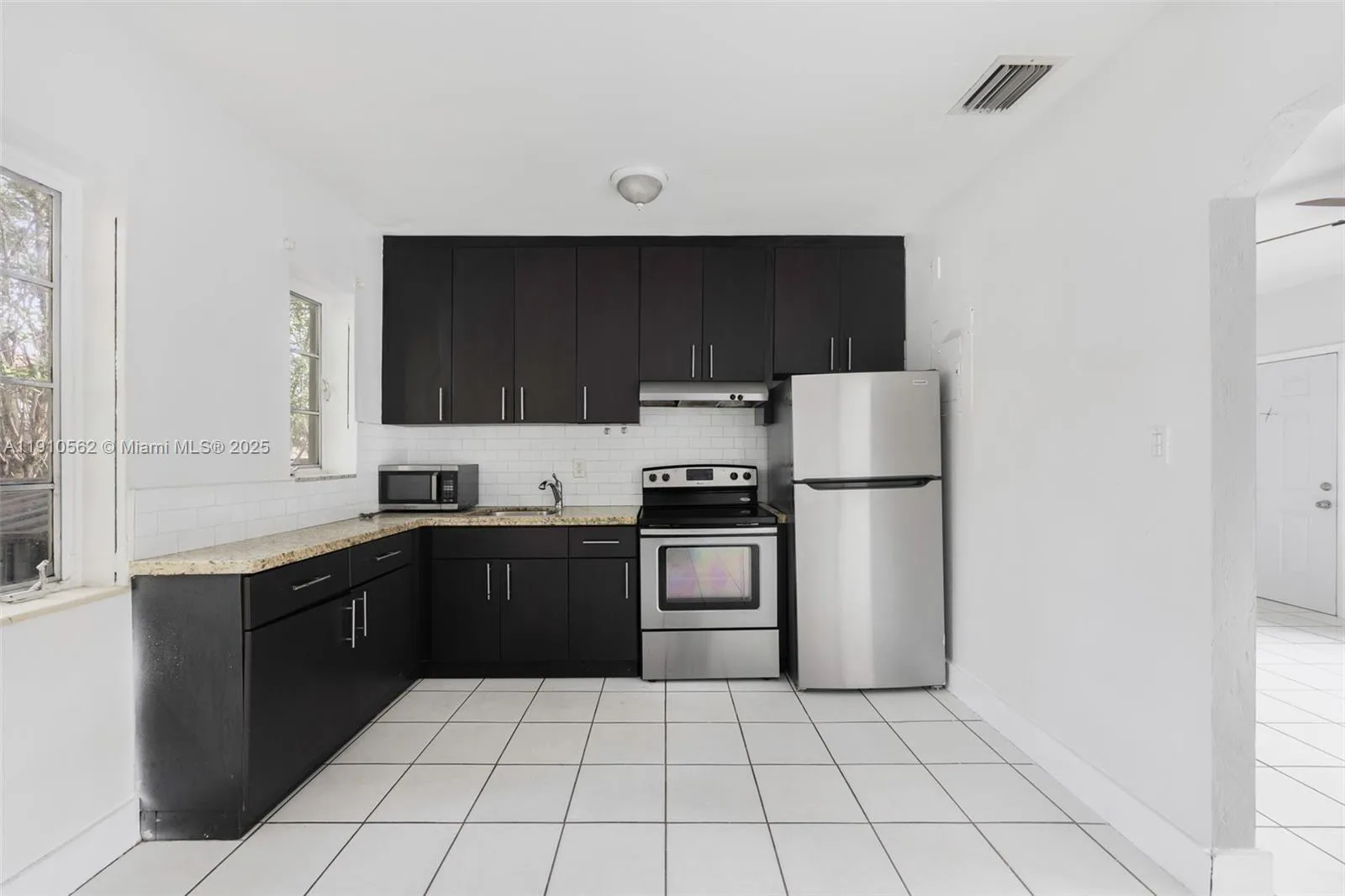 282 Nw 41st Ave, Miami, Florida 33126, Miami, Florida 33126, ,Residential Income,For Sale,282 Nw 41st Ave, Miami, Florida 33126,A11910562