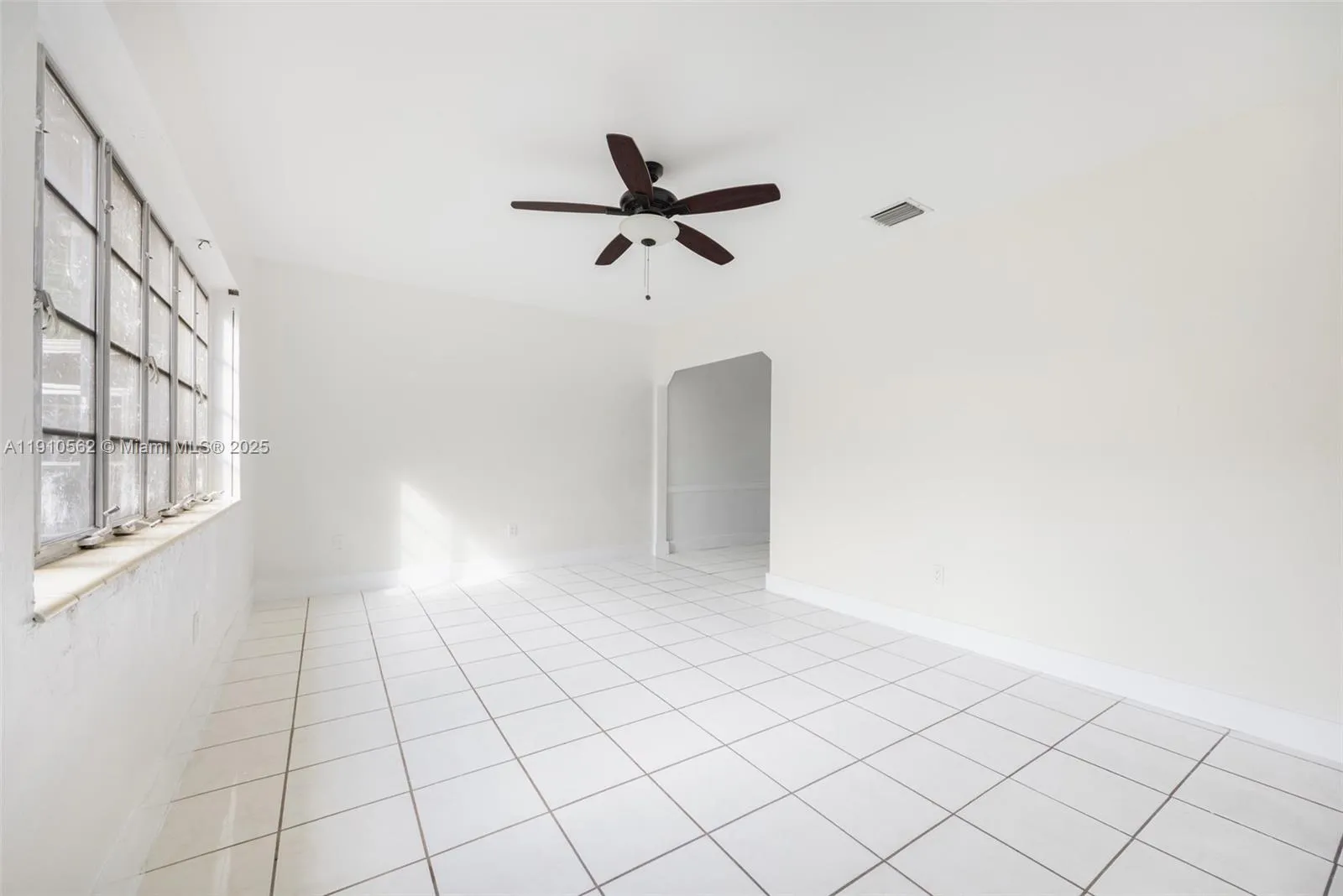 282 Nw 41st Ave, Miami, Florida 33126, Miami, Florida 33126, ,Residential Income,For Sale,282 Nw 41st Ave, Miami, Florida 33126,A11910562