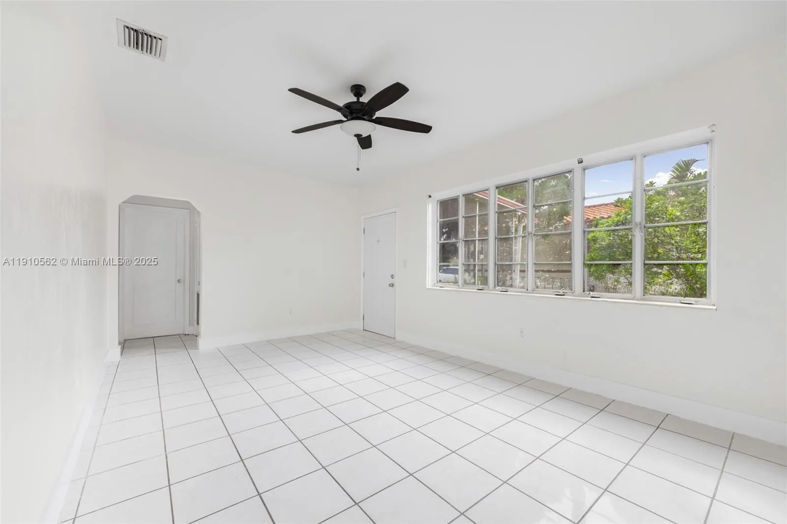 282 Nw 41st Ave, Miami, Florida 33126, Miami, Florida 33126, ,Residential Income,For Sale,282 Nw 41st Ave, Miami, Florida 33126,A11910562