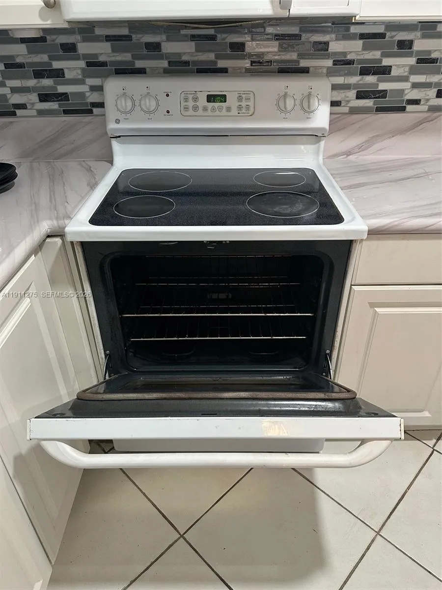 4158 Inverrary Dr 405, Lauderhill, Florida 33319, Lauderhill, Florida 33319, 1 Bedroom Bedrooms, ,1 BathroomBathrooms,Residential,For Sale,4158 Inverrary Dr 405, Lauderhill, Florida 33319,A11911275